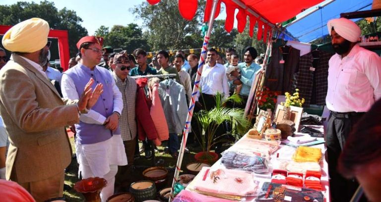 मुख्यमंत्री धामी ने  सैनिकों, भूतपूर्व सैनिकों तथा उनके परिजनों के साथ मनाया दीपावली पर्व