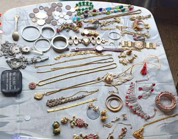 चम्पावत पुलिस की बड़ी कार्रवाई: भारत-नेपाल सीमा पर ₹4.22 लाख नकद व लाखों की ज्वेलरी बरामद