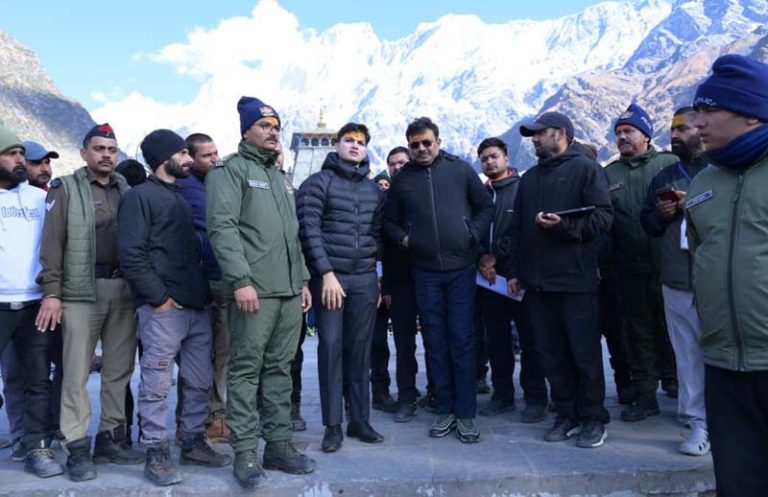 मुख्य सचिव ने केदारनाथ धाम में किए दर्शन, की पुनर्निर्माण एवं विकास कार्यों की समीक्षा