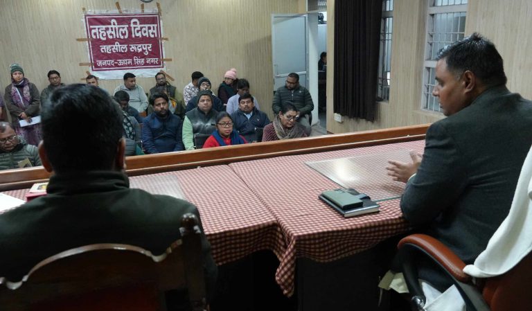 तहसील दिवस में उठी समस्याओं का त्वरित निस्तारण सुनिश्चित करें – उप जिलाधिकारी मनीष बिष्ट