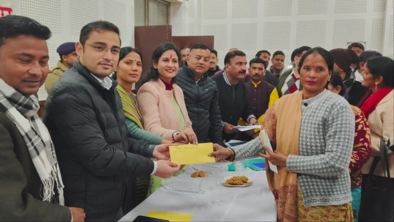 जन-जन की सरकार, जन-जन के द्वार अभियान के तहत तहसील खटीमा में शिविर आयोजित, 73 शिकायतें दर्ज