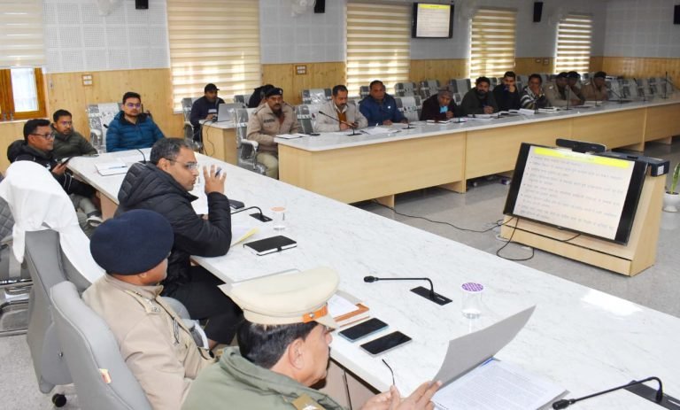 चारधाम यात्रा 2026 की तैयारियों को लेकर जिलाधिकारी ने की समीक्षा बैठक, व्यवस्थाओं को सुदृढ़ करने के निर्देश