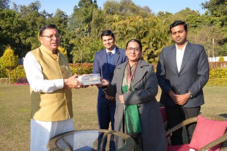 मुख्यमंत्री धामी से डीआरएम मुरादाबाद की शिष्टाचार भेंट, उत्तराखंड में रेल अवसंरचना सुदृढ़ीकरण पर विस्तृत चर्चा