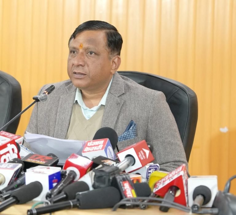 मुख्यमंत्री धामी की अध्यक्षता में कैबिनेट बैठक, स्वास्थ्य, भूमि, उद्योग, शिक्षा और हरित हाइड्रोजन पर अहम फैसले