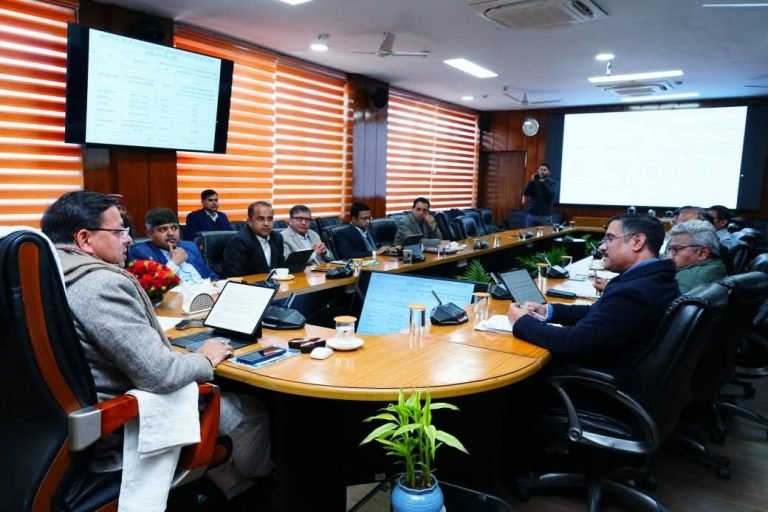 मानसून से पहले सिंचाई परियोजनाओं के तहत नदी संरक्षण व डिसिल्टिंग कार्य समय पर पूरे हों : मुख्यमंत्री