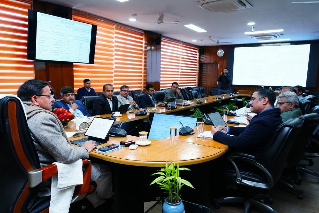 मानसून से पहले सिंचाई परियोजनाओं के तहत नदी संरक्षण व डिसिल्टिंग कार्य समय पर पूरे हों : मुख्यमंत्री