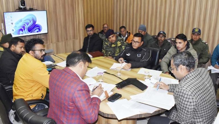 भूमि अधिग्रहण व वन भूमि हस्तांतरण मामलों की समीक्षा, जिलाधिकारी गौरव कुमार ने दिए समयबद्ध निस्तारण के निर्देश