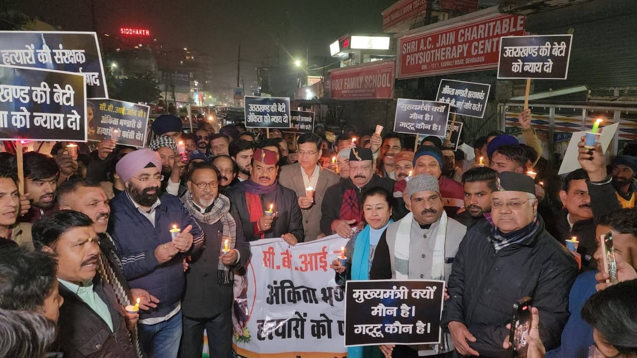 अंकिता भंडारी को न्याय दिलाने के लिए राजपुर रोड क्षेत्र में कैंडल मार्च, प्रीतम सिंह व डॉ. हरक सिंह रावत हुए शामिल