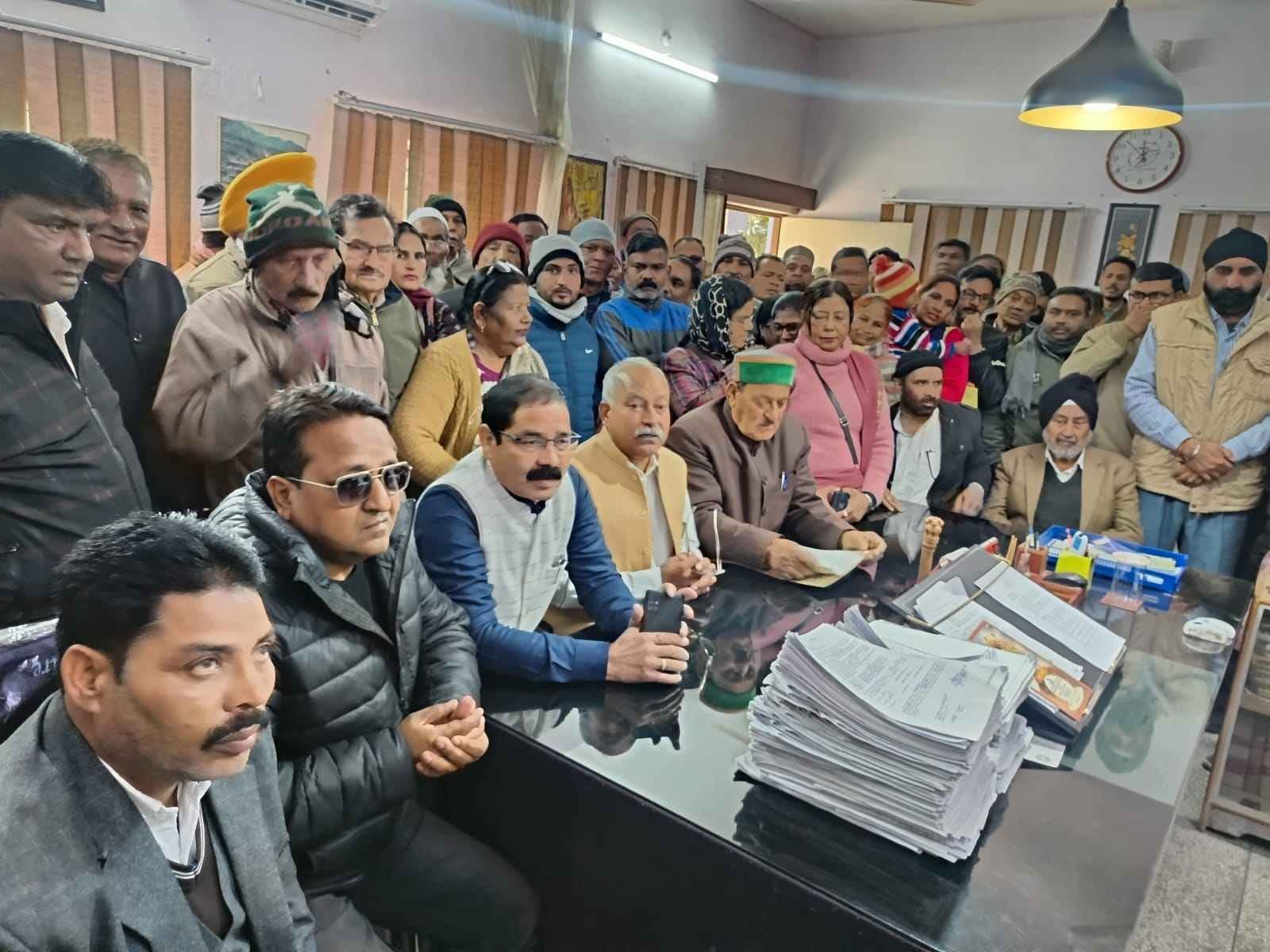 सीवरेज लाइन कार्यों में अव्यवस्थाओं को लेकर जन संघर्ष मोर्चा का तहसील में हल्ला बोल