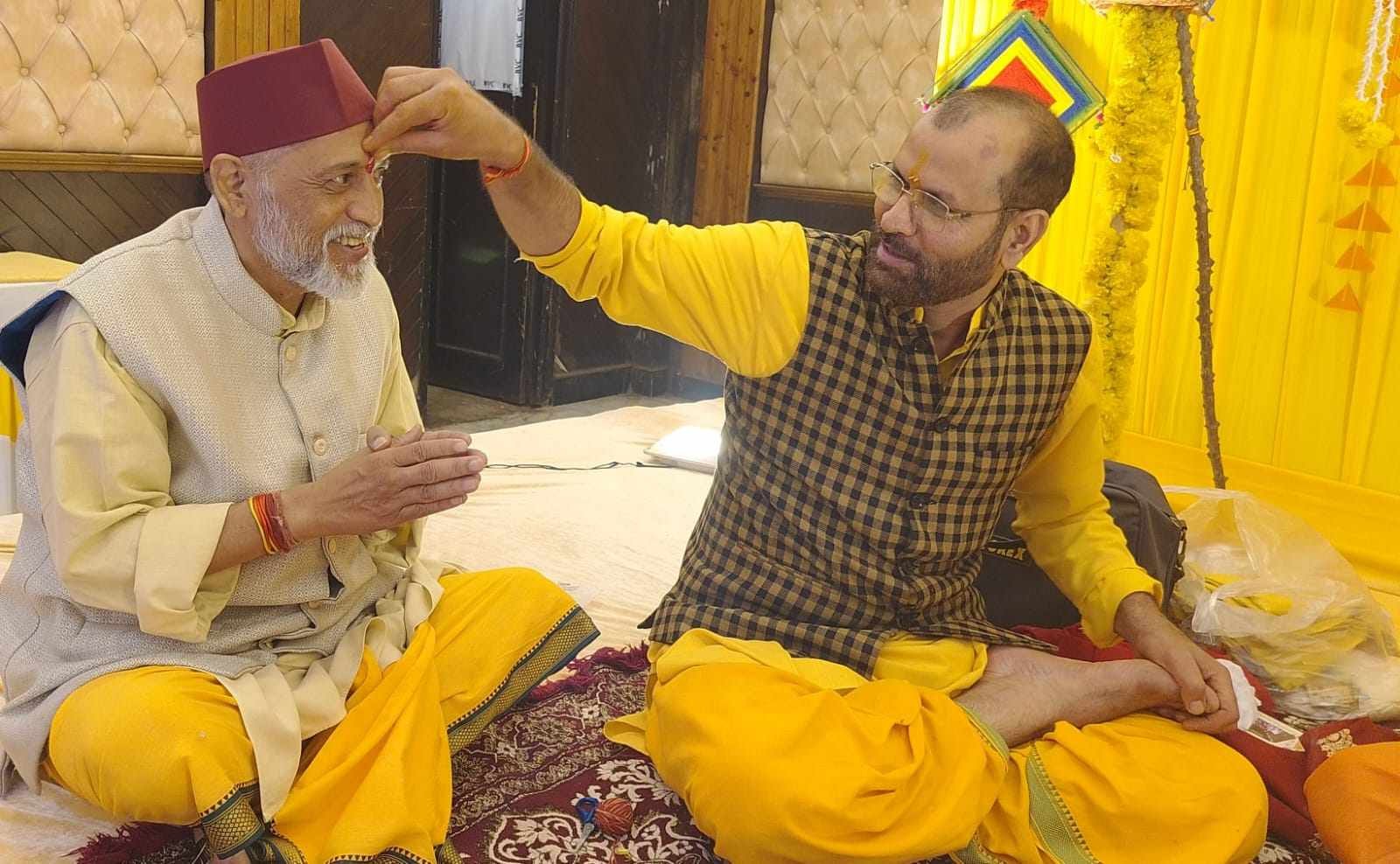 दुल्हनें और दूल्हे: उपयुक्त जीवनसाथी खोजने का संकट