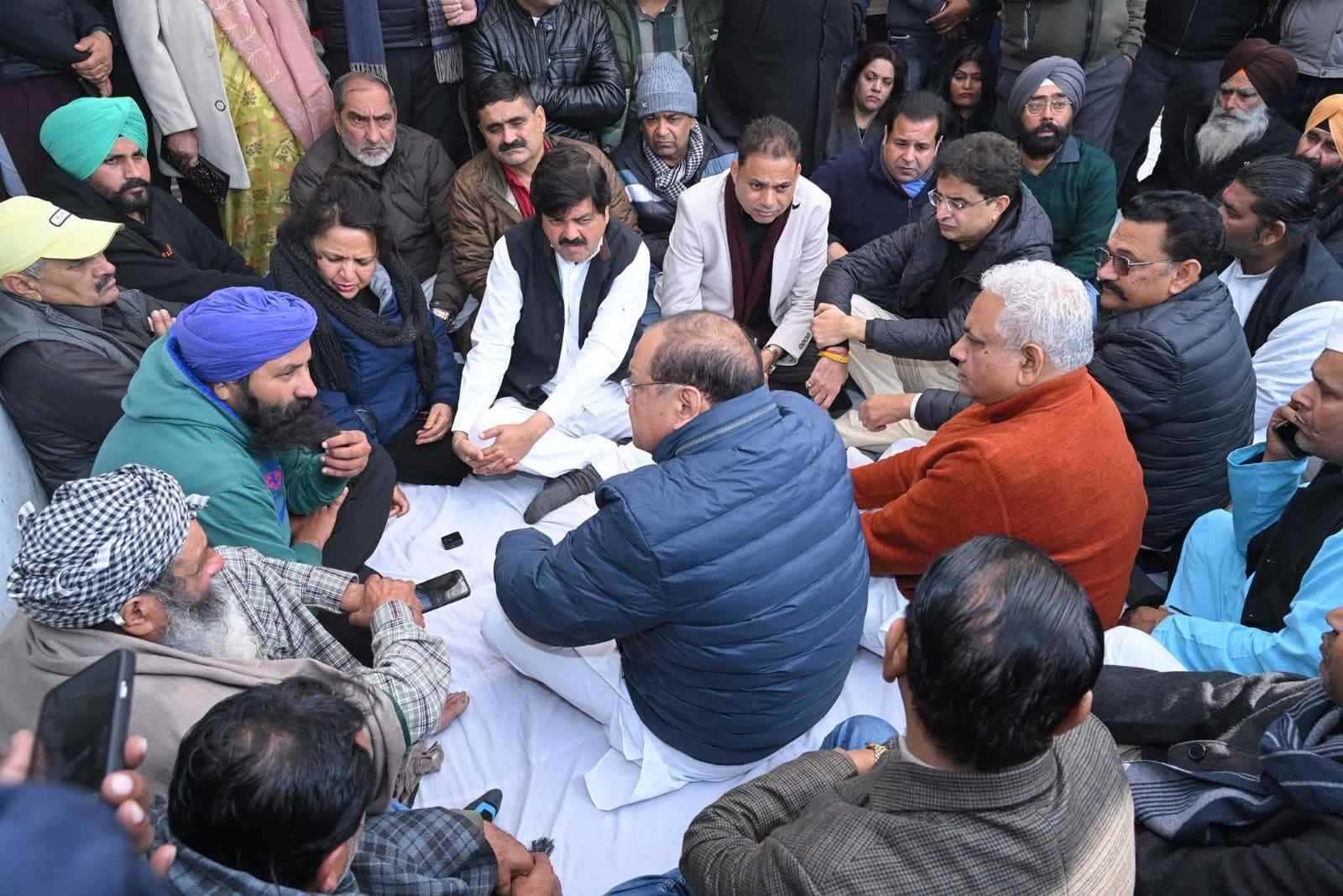 किसान की आत्मा रो रही है और सरकार सो रही है : कांग्रेस