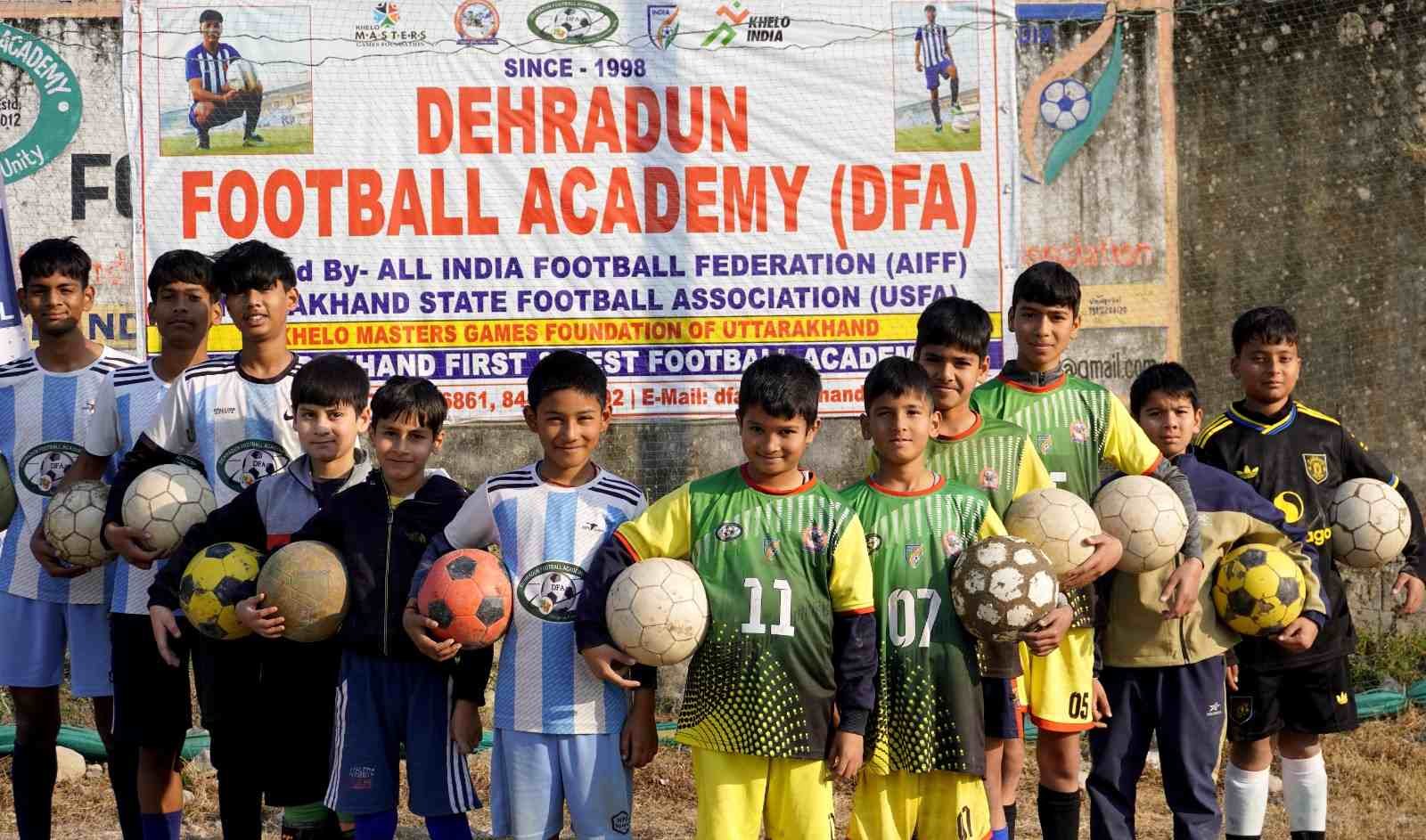 देहरादून फुटबॉल एकेडमी का 15वां शीतकालीन कैंप सफलतापूर्वक संपन्न– हेड कोच डॉ. वीरेंद्र सिंह रावत