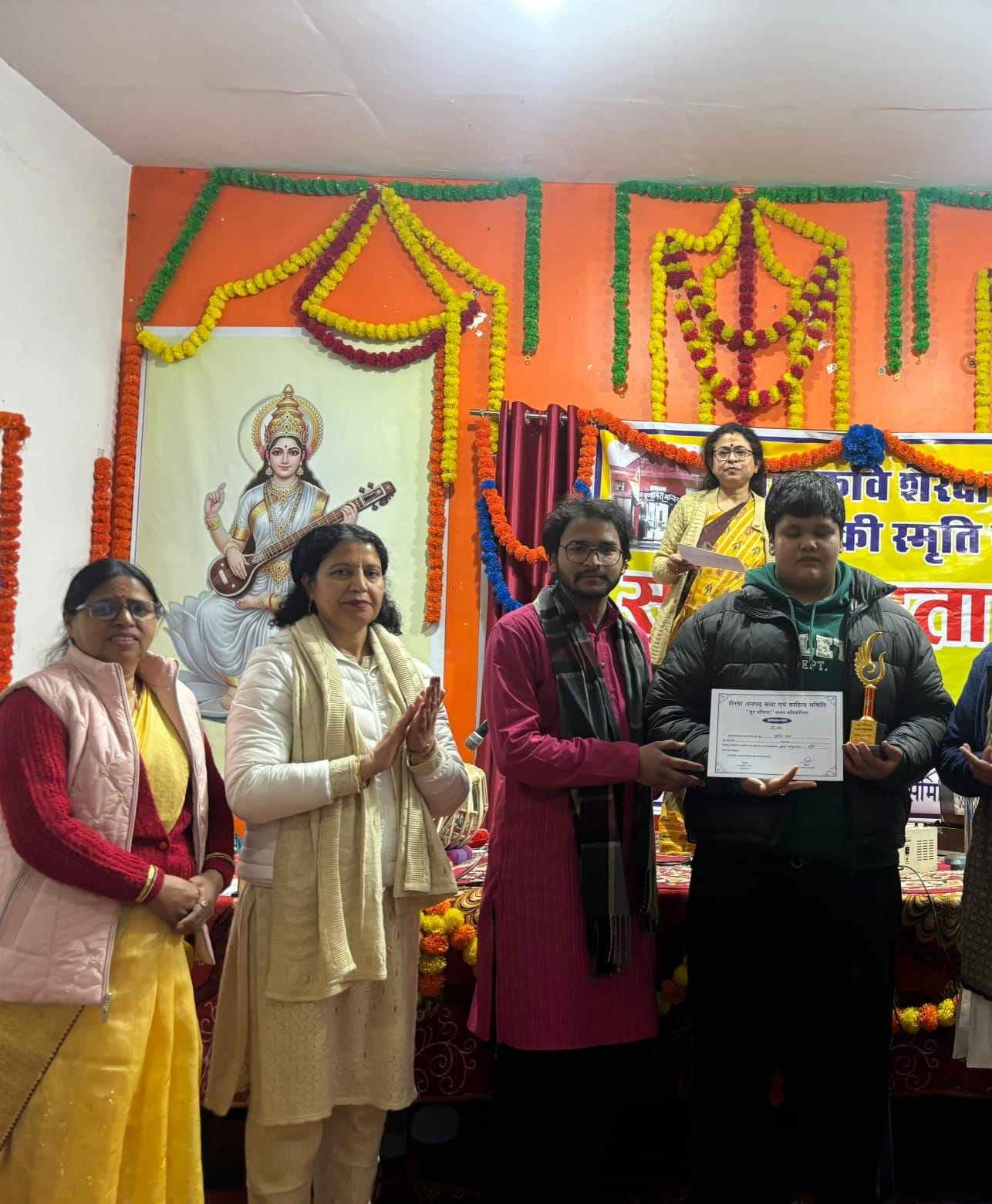 नैनीताल के भजन गायक सूर्यांश राणा ने बिखेरा सुरों का जादू, सम्मानित होकर बढ़ाया उत्तराखंड का मान