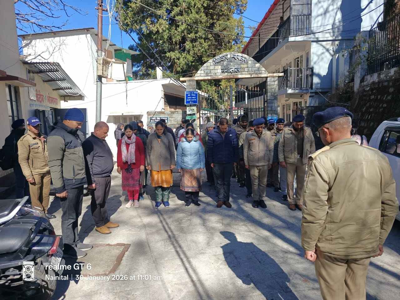 शहीद स्मृति दिवस पर नैनीताल पुलिस ने शहीद स्वतंत्रता सेनानियों को दो मिनट का मौन रखकर दी श्रद्धांजलि