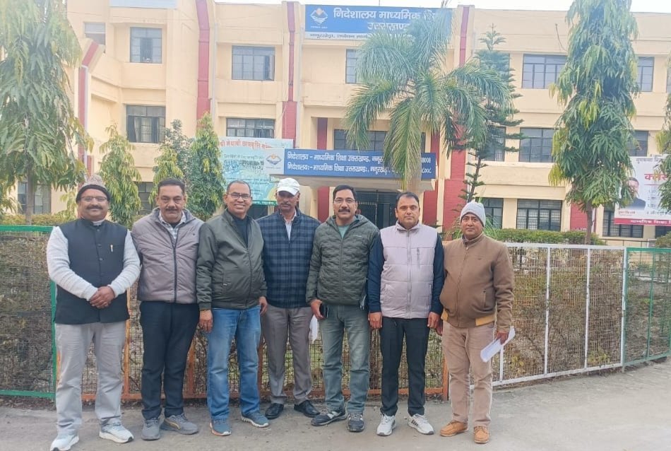 अशासकीय शिक्षकों की विभिन्न मांगों को लेकर शिक्षा निदेशालय में सौंपा मांग पत्र