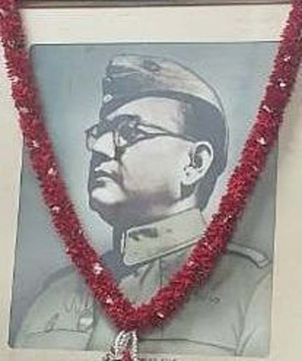 नेताजी सुभाष चंद्र बोस, आईएनए–आज़ाद हिंद फ़ौज और रानी झांसी रेजिमेंट