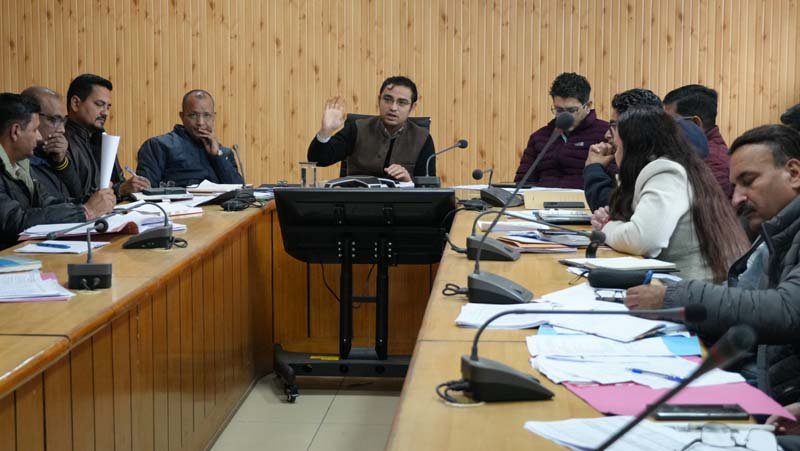 ग्रामीण विकास योजनाओं की समीक्षा बैठक: कूड़ा निस्तारण, आवास सत्यापन और आजीविका पर विशेष जोर