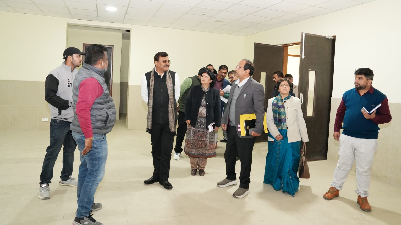 मुख्य सचिव ने हर्रावला स्थित नवनिर्मित मैटरनिटी एवं कैंसर अस्पताल का किया निरीक्षण