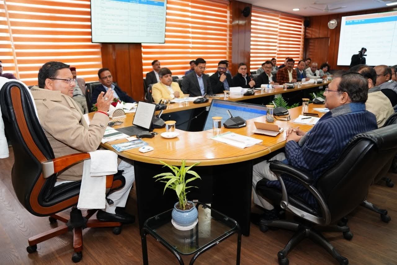 विद्युत वितरण लॉस कम करने के सख्त निर्देश, बिजली चोरी पर होगी कड़ी कार्रवाई: सीएम धामी