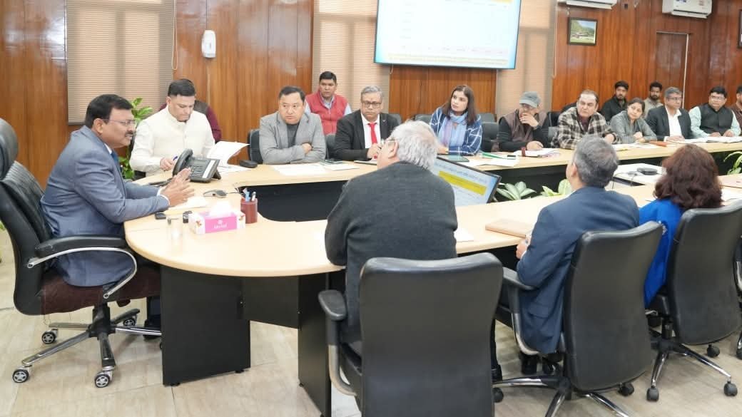 पलायन रोकथाम व सीमांत क्षेत्र विकास योजनाओं में गैप न रहे: मुख्य सचिव आनंद बर्द्धन