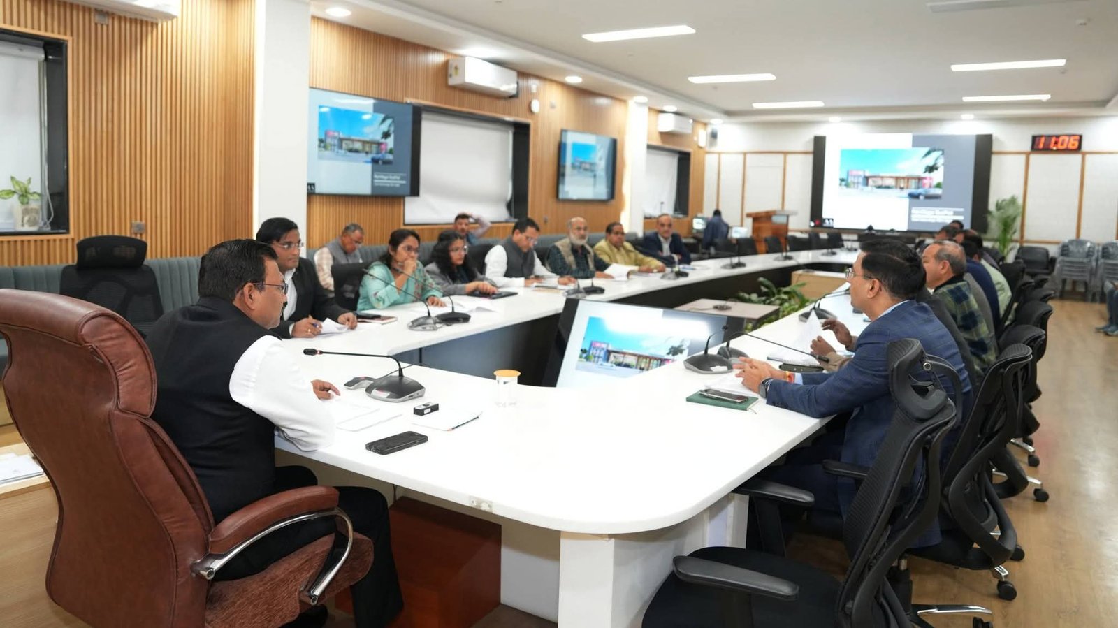 आनंद बर्द्धन की अध्यक्षता में अधिकृत वित्त समिति की बैठक, ₹3796 लाख से अधिक की परियोजनाओं को मंजूरी