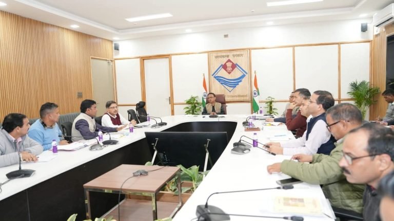 कर्मचारी संगठनों की मांगों पर गंभीरता: आर के सुधांशु ने दिए त्वरित कार्रवाई के निर्देश
