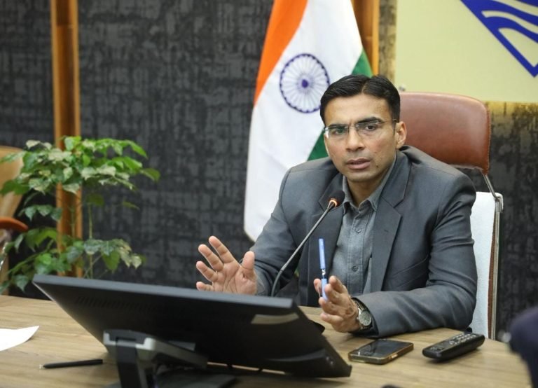 रोड कटिंग में सुरक्षा मानकों की अनदेखी पर जिला प्रशासन का बड़ा एक्शन, शहर अंतर्गत सभी कार्य अनुमतियां तत्काल प्रभाव से निरस्त