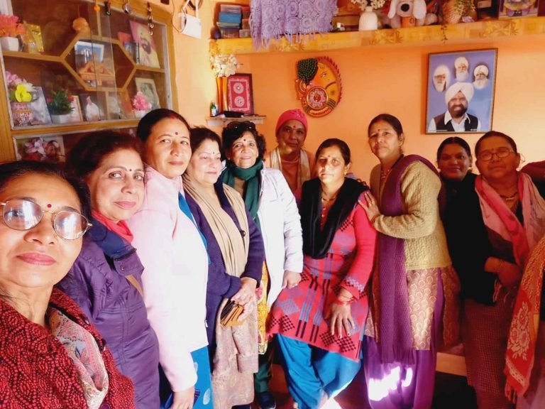 सरकार की योजनाओं का लाभ अंतिम छोर पर बैठे परिवार को मिलना चाहिए : अमिता शाह