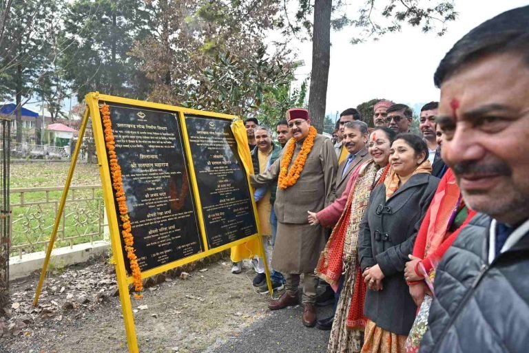 कैंचीधाम बायपास 15 जून तक हर हाल में यातायात के लिए खोलें: सतपाल महाराज