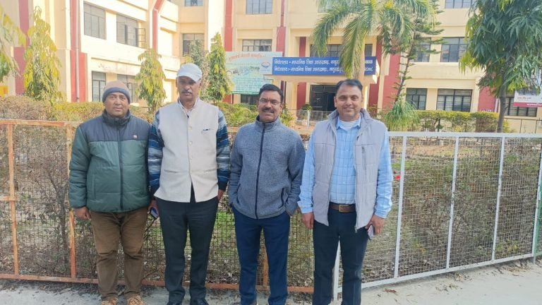 अशासकीय माध्यमिक शिक्षक संघ ने शिक्षा निदेशक से की वार्ता, शिक्षकों-कर्मचारियों की लंबित मांगों पर बनी सहमति