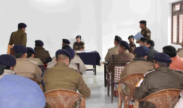 एसपी कमलेश उपाध्याय ने मासिक अपराध गोष्ठी में नशा उन्मूलन व अपराध नियंत्रण के दिये निर्देश, 16 पुलिसकर्मी किए सम्मानित
