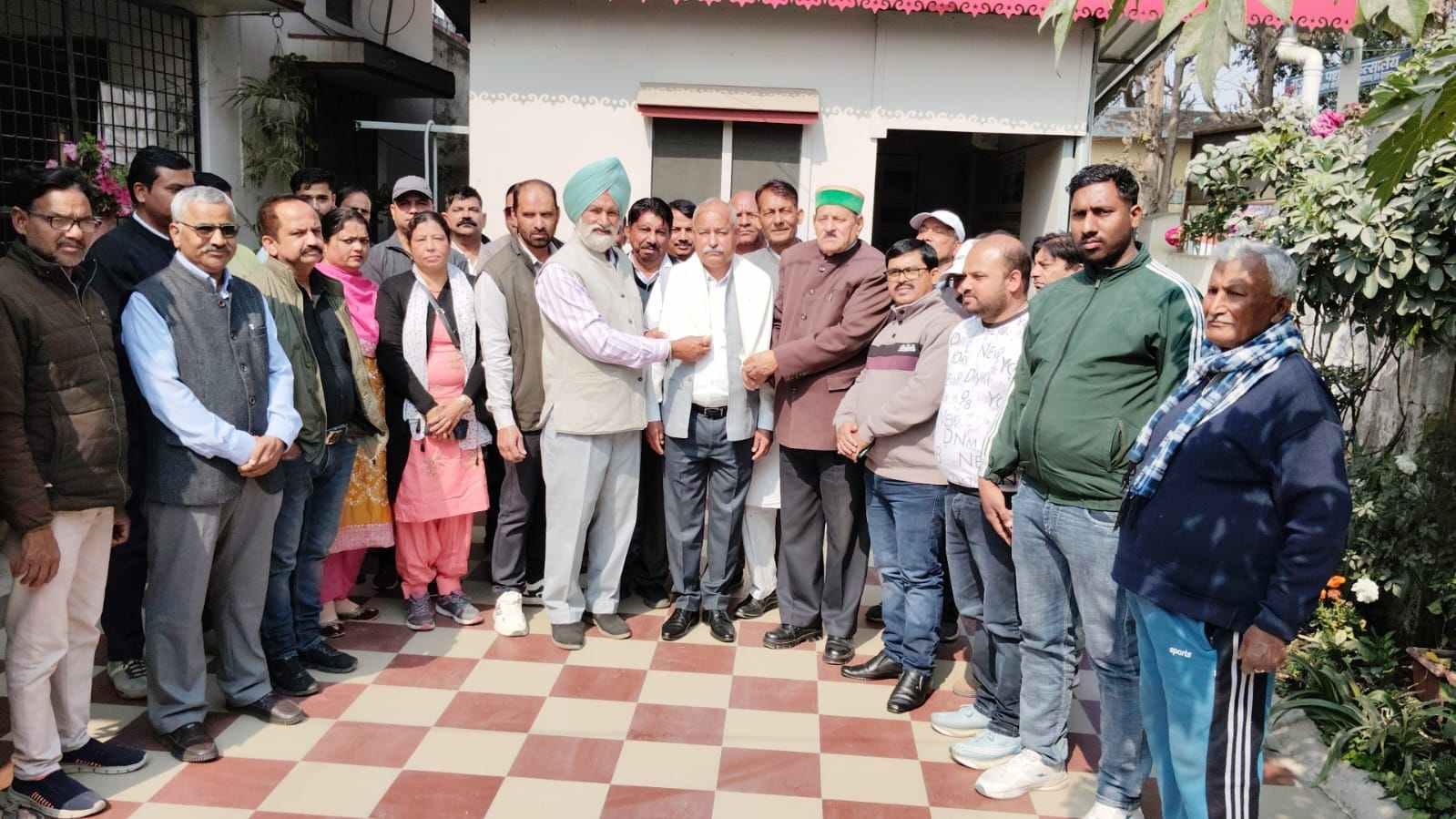 नवाबगढ़ में 3.7 किमी सड़क निर्माण को 3.12 करोड़ की स्वीकृति, मोर्चा अध्यक्ष रघुनाथ सिंह नेगी का अभिनंदन