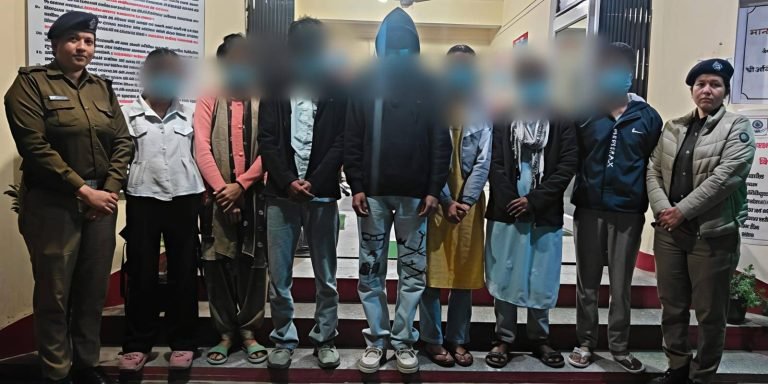 हरिद्वार पुलिस की बड़ी कार्रवाई: बोर्ड परीक्षा में फर्जीवाड़ा, 04 युवतियों सहित 07 मुन्ना/मुन्नी गिरफ्तार