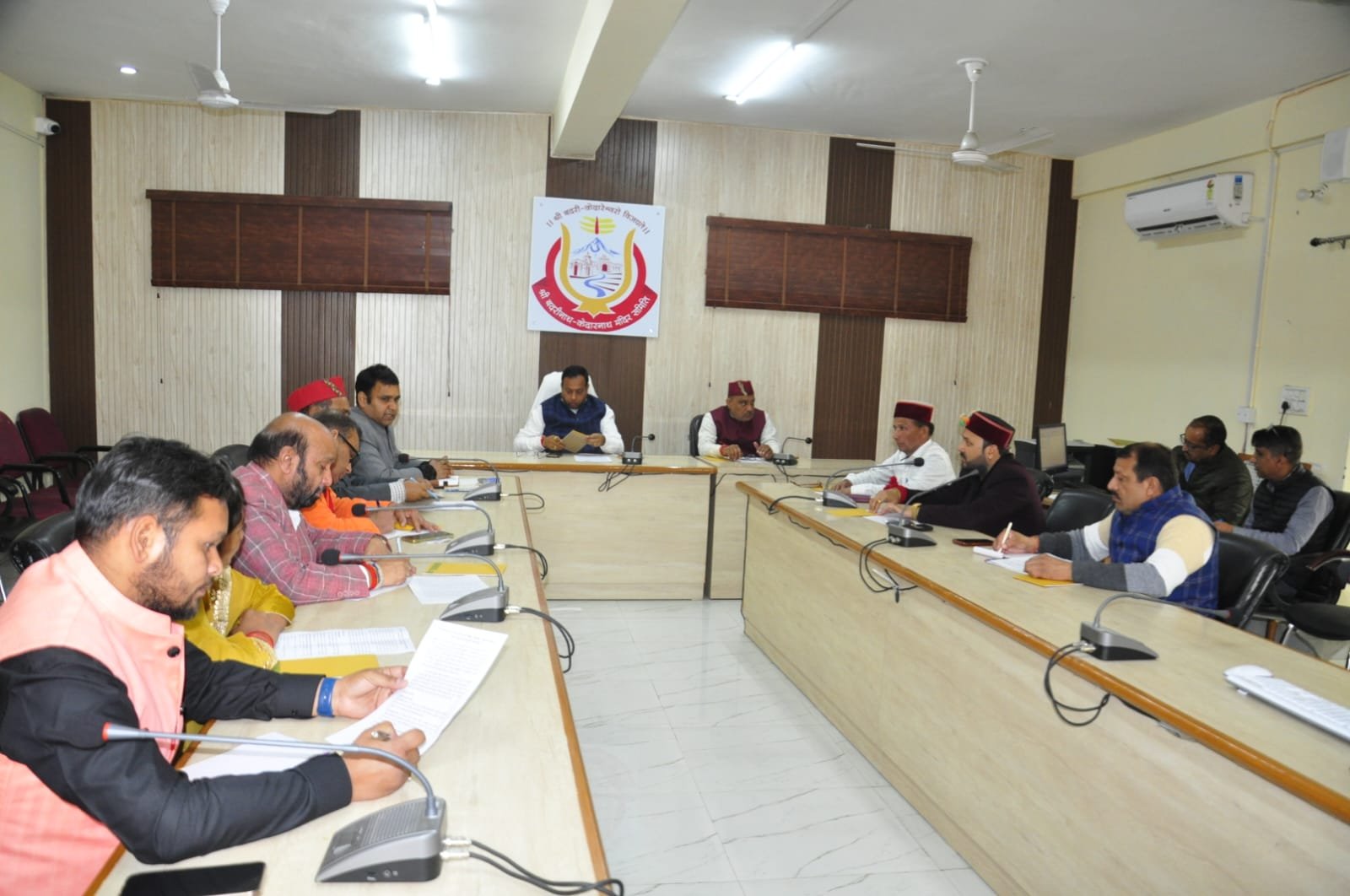 बदरीनाथ-केदारनाथ मंदिर समिति की यात्रा तैयारियों पर देहरादून में समीक्षा बैठक संपन्न