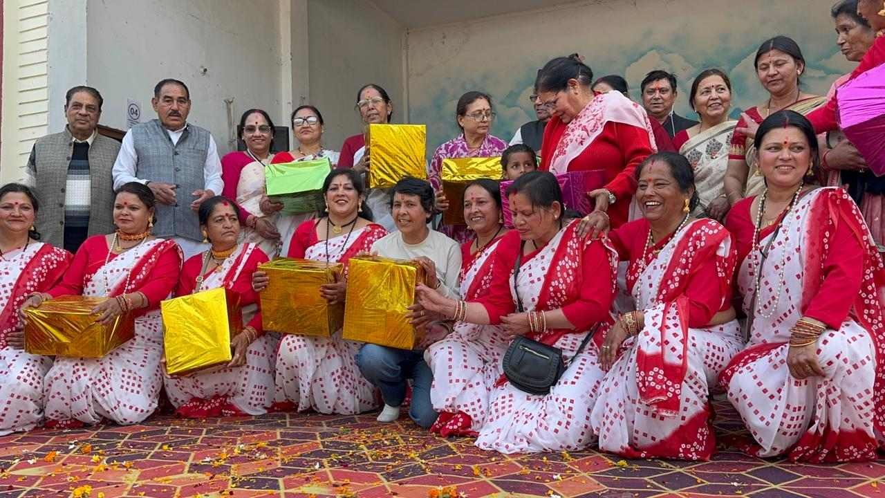 उत्कृष्ट सामूहिक गायन में प्रेरणा महिला समिति ने हासिल किया पहला स्थान,क्षेत्र वासियों समेत नव सांस्कृतिक रामलीला समिति ने दी बधाई