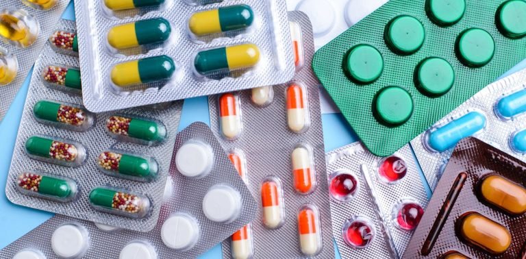 चंद्रनगर की तीन मेडिकल फर्मों पर विधिक सेवा प्राधिकरण की सख्त कार्रवाई, गंदगी व लापरवाही मिलने पर दो फर्मों से दवा वितरण पर रोक