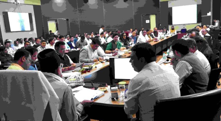 दिशा बैठक में सांसद अजय भट्ट ने की केंद्र सरकार की योजनाओं की समीक्षा, अधिकारियों को समयबद्ध कार्य पूरे करने के निर्देश