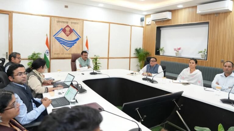 जल स्रोतों के संरक्षण और नदियों के पुनर्जीवन पर जोर, मुख्य सचिव आनंद बर्द्धन ने दिए वैज्ञानिक मूल्यांकन के निर्देश