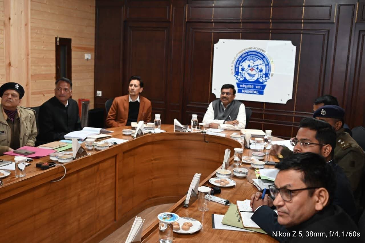 परियोजनाओं में देरी बर्दाश्त नहीं, बाधाओं का तत्काल समाधान करें: मुख्य सचिव