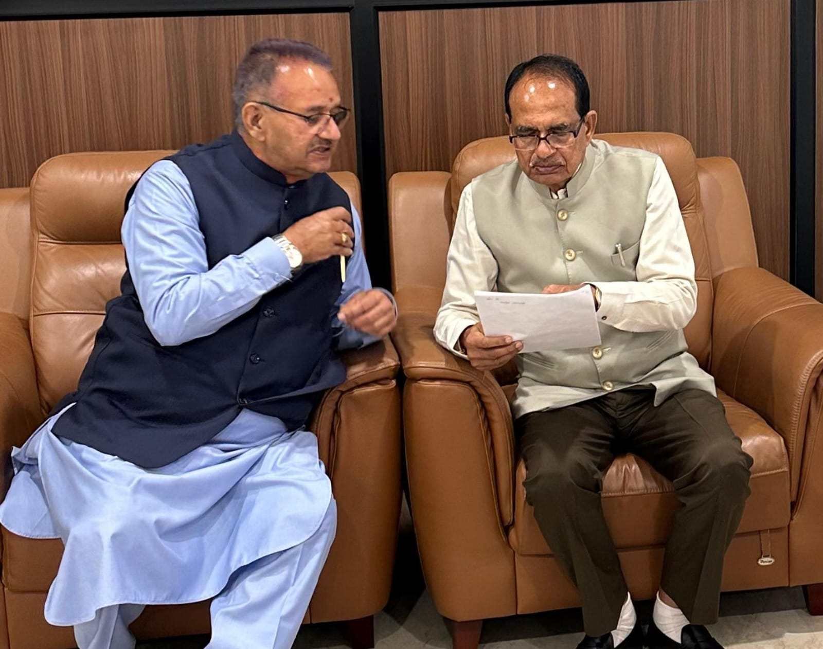 गणेश जोशी ने शिवराज सिंह चौहान से की भेंट, घेरबाड़ योजना के 90 करोड़ शीघ्र जारी करने का अनुरोध