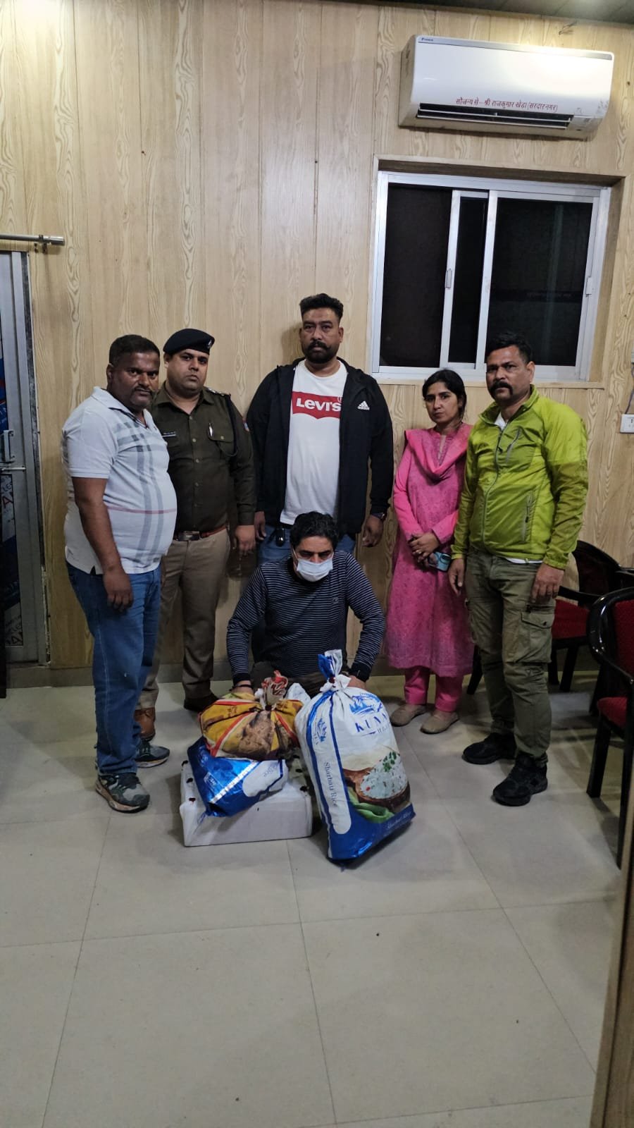 एसटीएफ की बड़ी कार्रवाई: गदरपुर में मेडिकल स्टोर से 10 हजार से अधिक प्रतिबंधित नशीली गोलियां व कफ सिरप बरामद