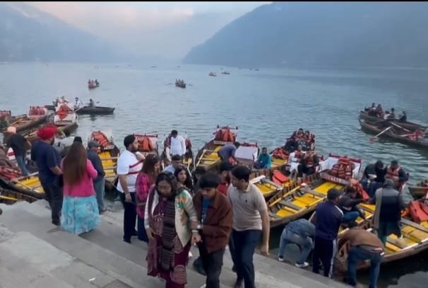 होली के बाद सरोवर नगरी व उसके आसपास पर्यटकों का लगा जमावड़ा