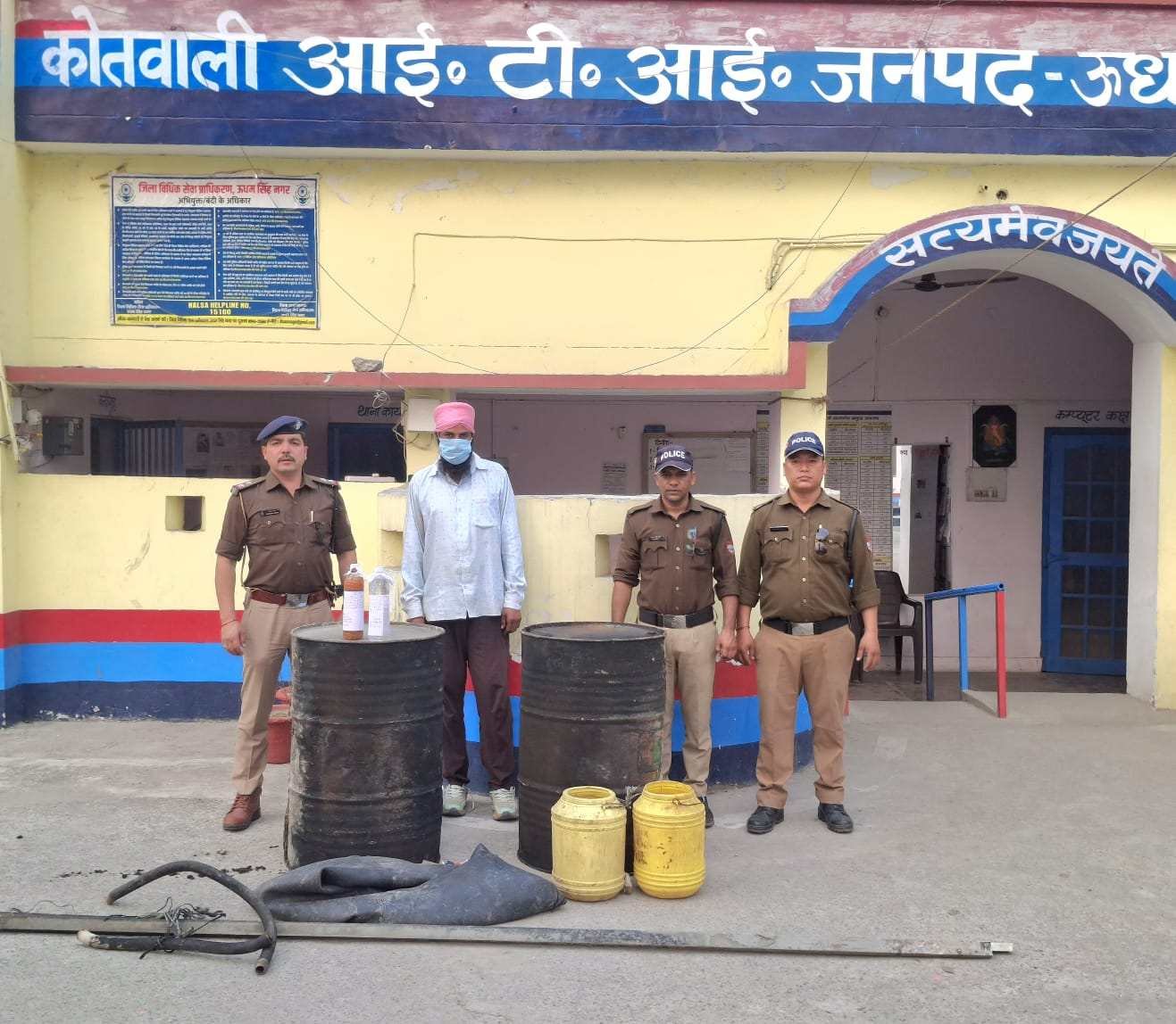 ऊधमसिंहनगर पुलिस की बड़ी कार्रवाई: 3000 लीटर लहन नष्ट, 21 लीटर कच्ची शराब के साथ एक आरोपी गिरफ्तार