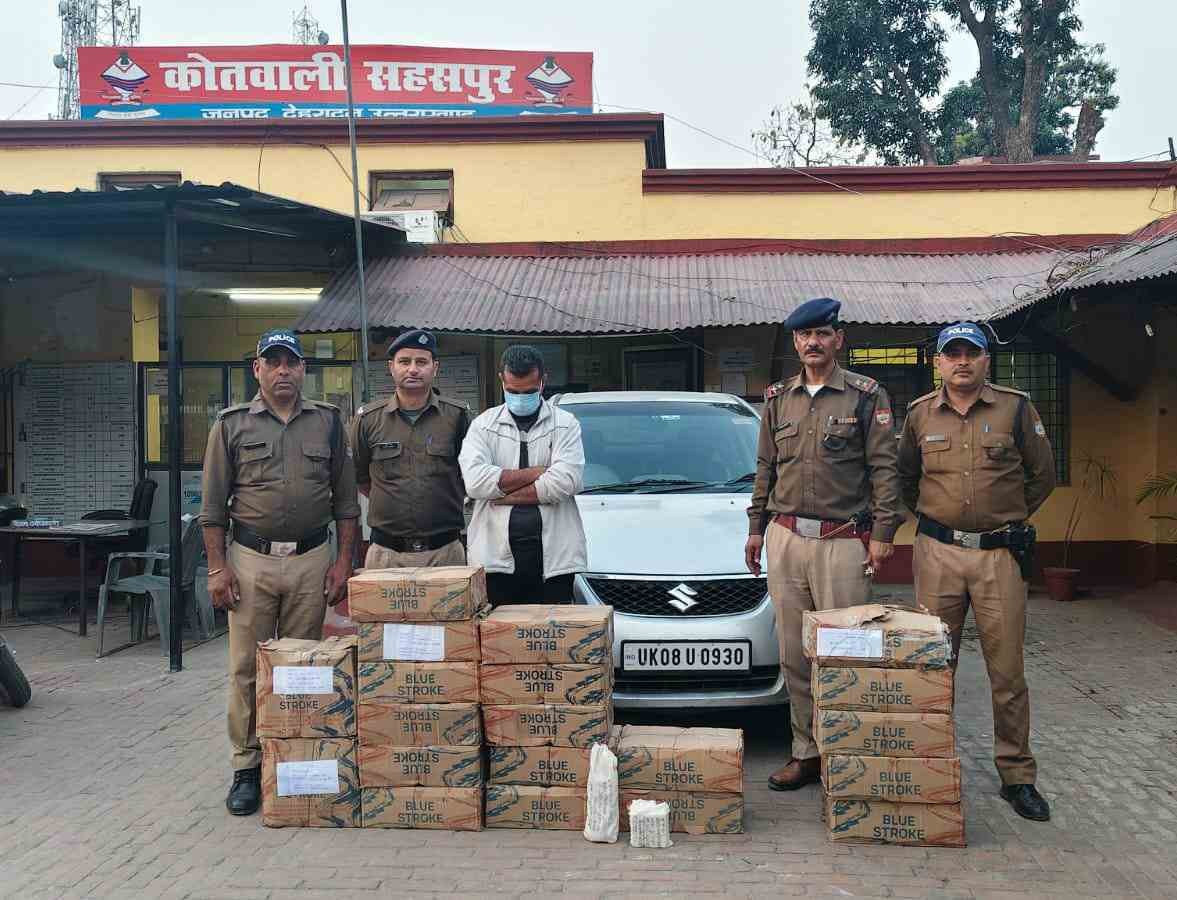 सहसपुर पुलिस की बड़ी कार्रवाई: 20 पेटी अवैध अंग्रेजी शराब के साथ तस्कर गिरफ्तार, कार सीज