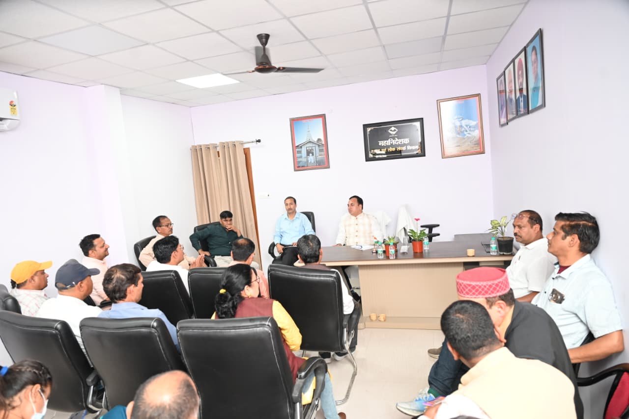 हल्द्वानी मीडिया सेंटर में पत्रकारों से मिले संयुक्त निदेशक के.एस. चौहान, समस्याओं के समाधान का दिया आश्वासन