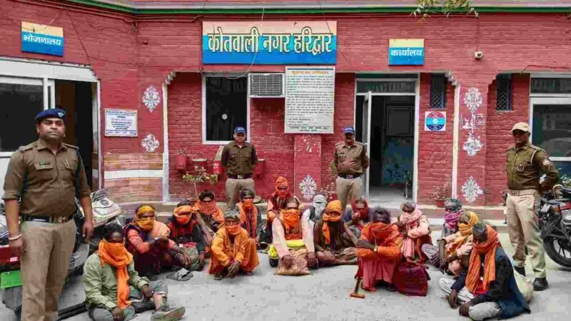ऑपरेशन कालनेमि के तहत हरिद्वार पुलिस की बड़ी कार्रवाई, हरकी पैड़ी व आसपास के घाटों से 16 संदिग्ध ढोंगी हिरासत में