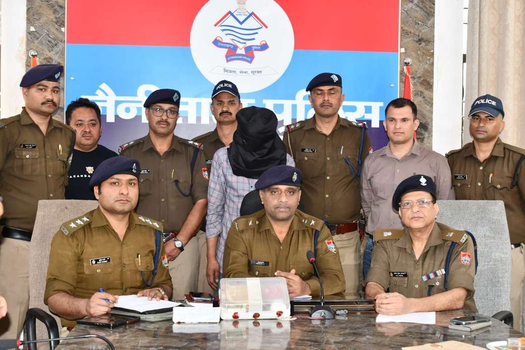 100–150 सीसीटीवी खंगालकर पुलिस ने सुलझाई चोरी की वारदात, शातिर चोर गिरफ्तार, 13 लाख के जेवरात बरामद