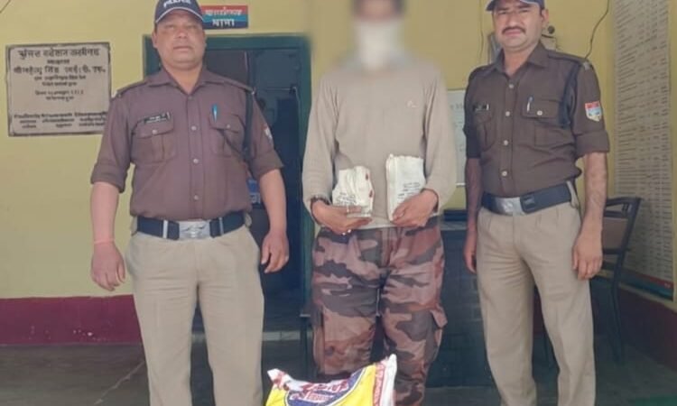 रुद्रप्रयाग पुलिस की सख्ती: चेकिंग के दौरान स्कूटी से अवैध शराब बरामद, एक अभियुक्त गिरफ्तार