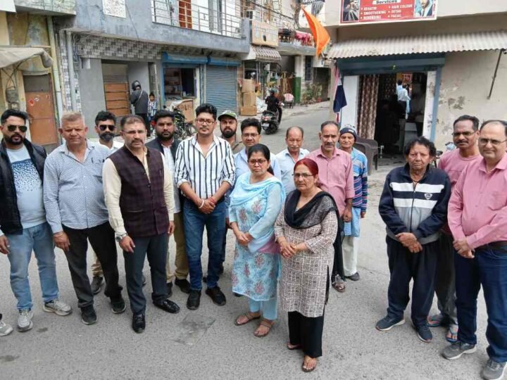 कैंट विधानसभा क्षेत्र में मूलभूत सुविधाओं की कमी पर कांग्रेस का आरोप, अभिनव थापर ने किया निरीक्षण