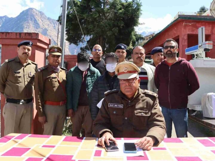 चमोली में फर्जी हॉलमार्क गिरोह का भंडाफोड़, असली सोना बदलकर नकली देने वाले दो आरोपी गिरफ्तार